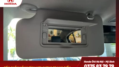 Tấm chắn nắng hàng ghế trước kết hợp gương trang điểm có đèn.