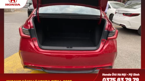 Khoang hành lý rộng rãi, dung tích lớn, đáp ứng tốt nhu cầu gia đình và vượt trội về không gian so với Mazda2 hoặc các dòng xe sedan cùng tầm giá.