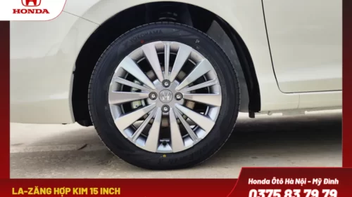 La-zăng hợp kim 15 inch đi kèm cỡ lốp 185/60R15, tăng độ bám đường và đảm bảo an toàn khi di chuyển ở tốc độ cao, phù hợp với nhu cầu người dùng đô thị.