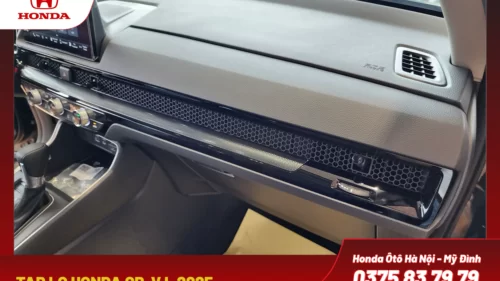 Khoang lái được thiết kế hiện đại, với táp-lô tối giản, các trang thiết bị tiện ích được sắp xếp hợp lý, thuận tiện cho người lái.