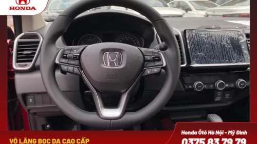 Vô lăng bọc da cao cấp tích hợp nút điều chỉnh âm thanh và điều chỉnh 4 hướng, mang lại trải nghiệm lái linh hoạt vượt trội, tương tự Honda City RS.