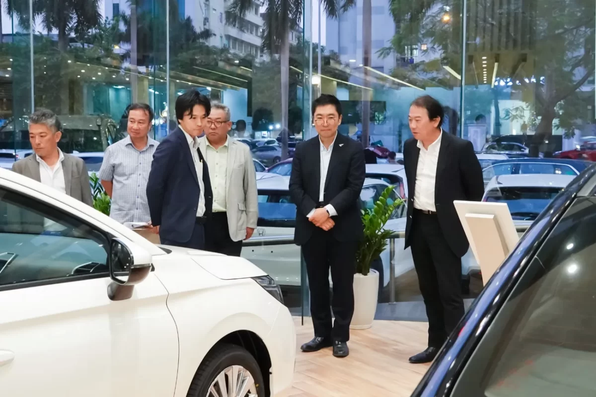 Đoàn chủ tịch Motor Nhật Bản tham quan showroom Oto Mỹ Đình