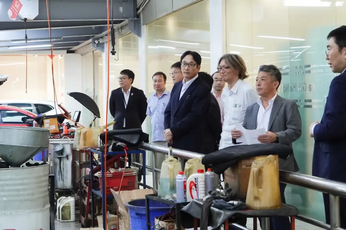 Đoàn Lãnh đạo cấp cao Honda Motor Nhật Bản tham quan khu vực làm dịch vụ của Honda Mỹ Đình