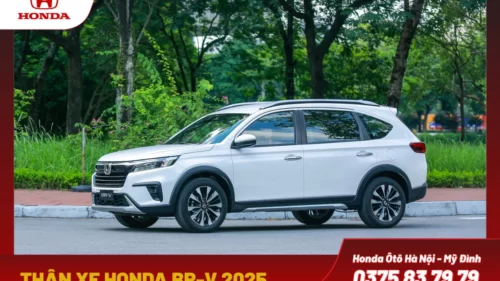 Dọc thân xe Honda BR-V 2025 là đường líp hông dập nổi kéo dài từ đầu xe đến đuôi xe toát lên vẻ khỏe khoắn và khí động học tốt. Tay nắm cửa mạ chrome (L) là điểm nhấn tinh tế, góp phần tạo nên vẻ sang trọng cho chiếc xe.