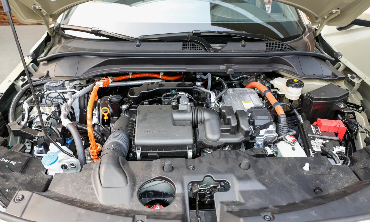 Khoang động cơ Honda HR-V e:HEV RS 2025