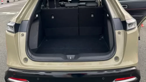 Khoang hành lý: Khoang chứa đồ rộng rãi, tiện lợi cho những chuyến đi dài ngày cùng gia đình.