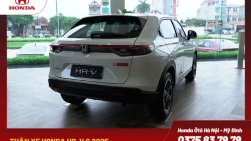 Thân xe: Kiểu dáng Coupe thể thao, mâm 17 inch cứng cáp, tay nắm cửa sau ẩn gọn trên cột C.