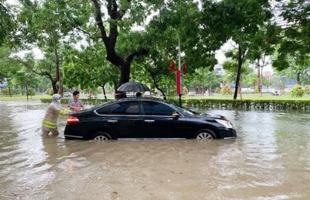 Khi xe bị ngập nước lúc đang dừng, đỗ