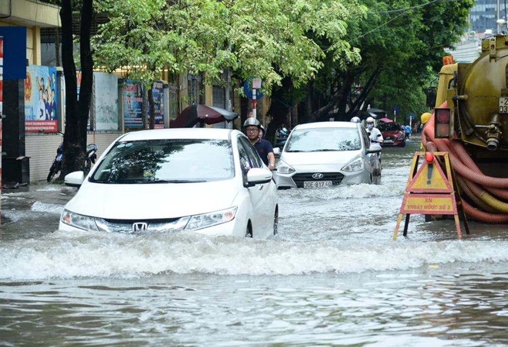 Khi xe chết máy trong lúc đi qua vùng ngập