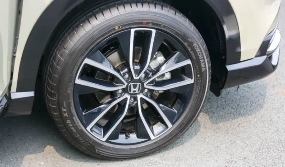 Lốp Honda HR-V được bơm ở mức khoảng 2,2-2,4 kgf/cm²